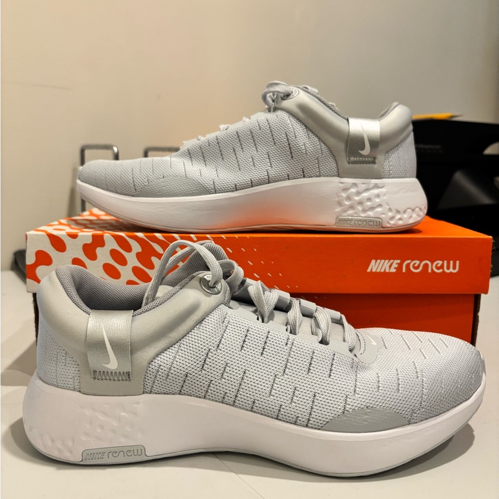 Nike Renew Serenity Run Platinum/White